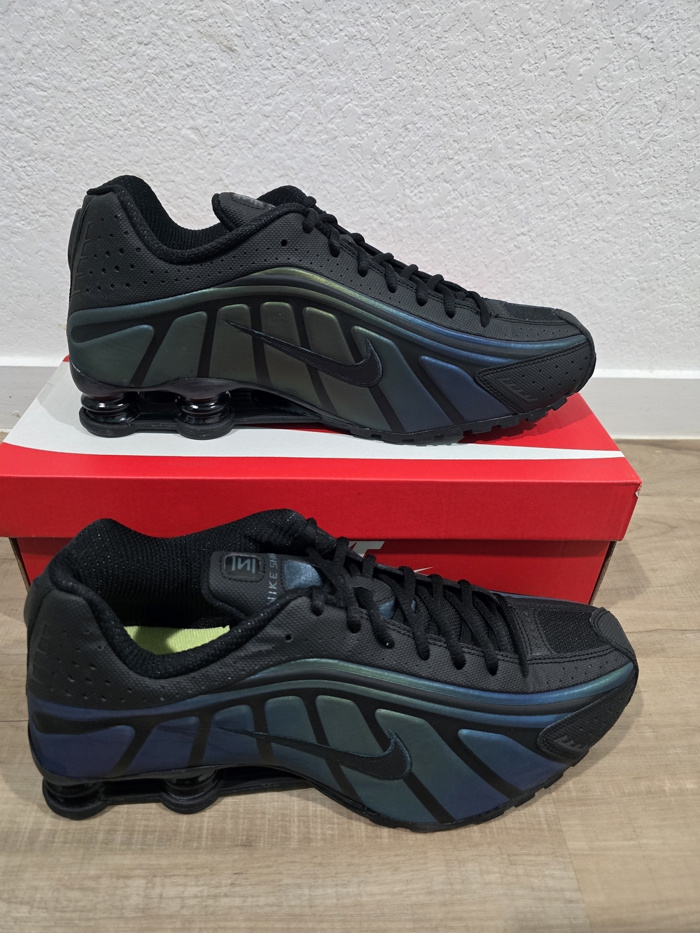 Nike Men’s Black Iridescent Shox Running Shoes